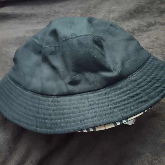 BURBERRY STYLE BUCKET HAT 🪣 - Picture 12 of 16